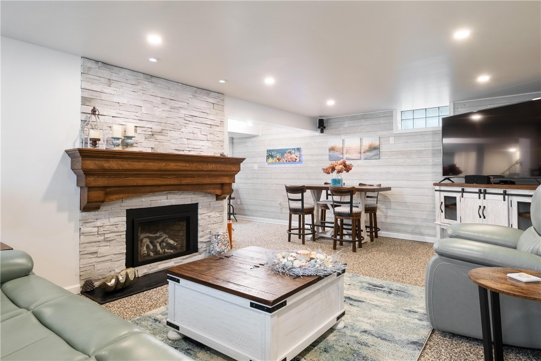 1301 Center Ave