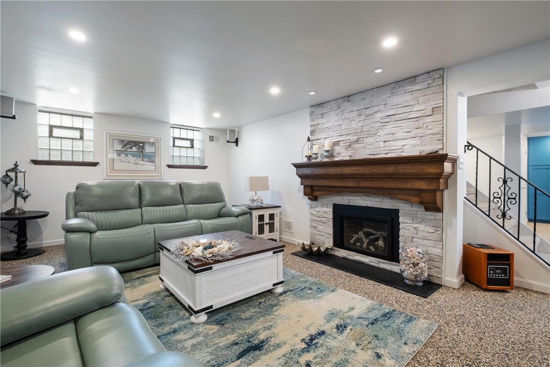 1301 Center Ave