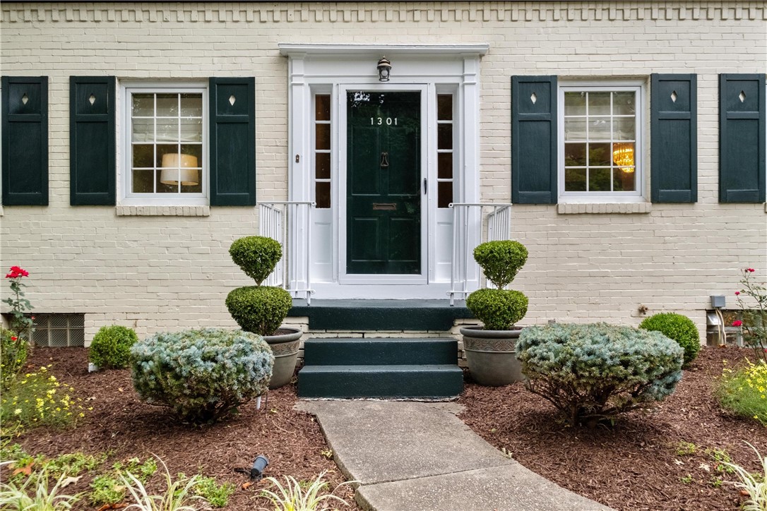 1301 Center Ave