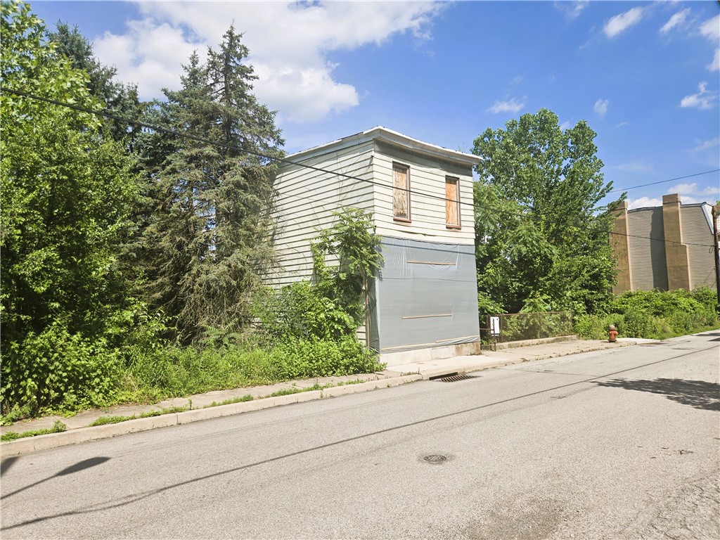 1922 Rhine St