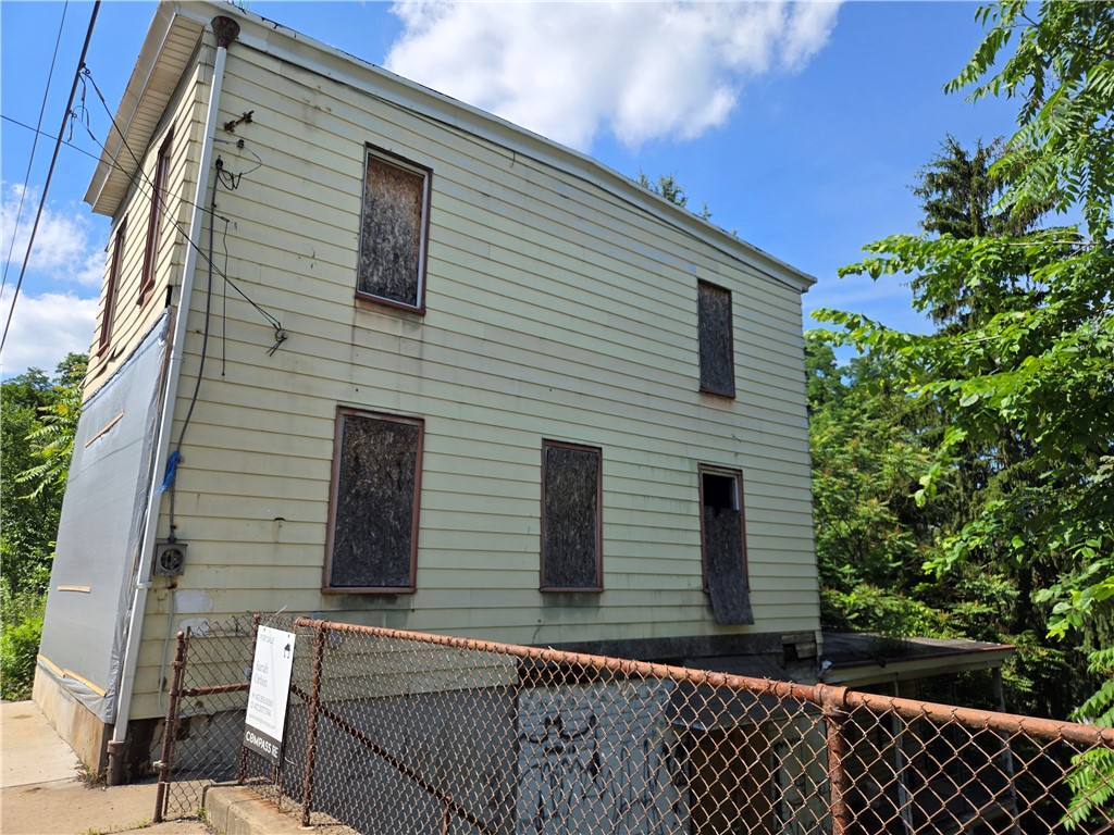 1922 Rhine St