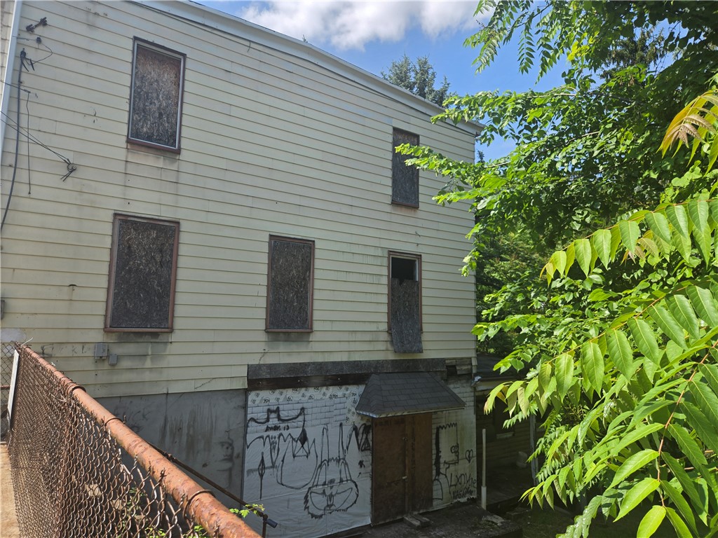 1922 Rhine St