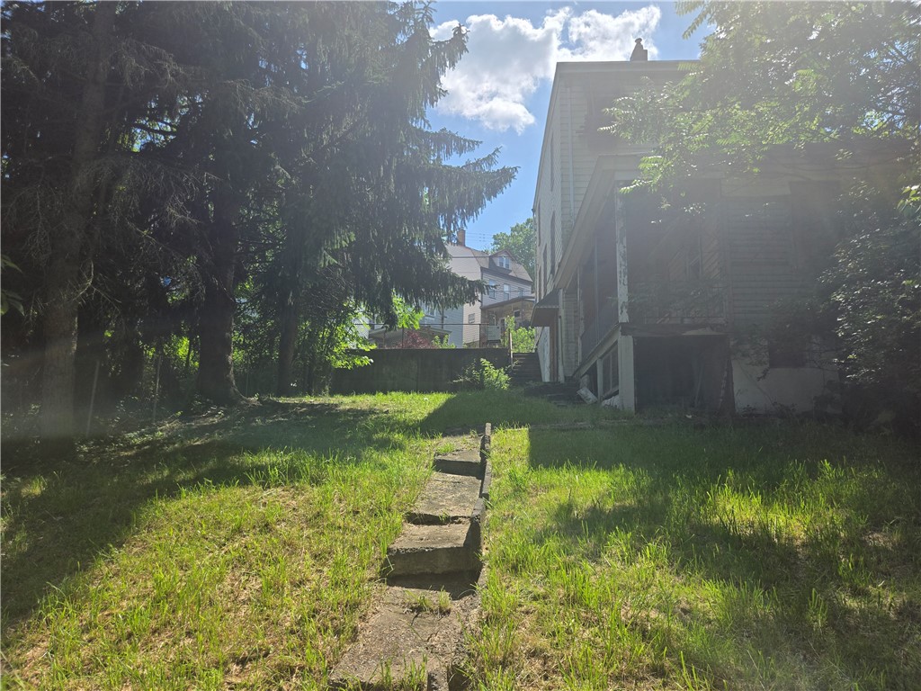 1922 Rhine St
