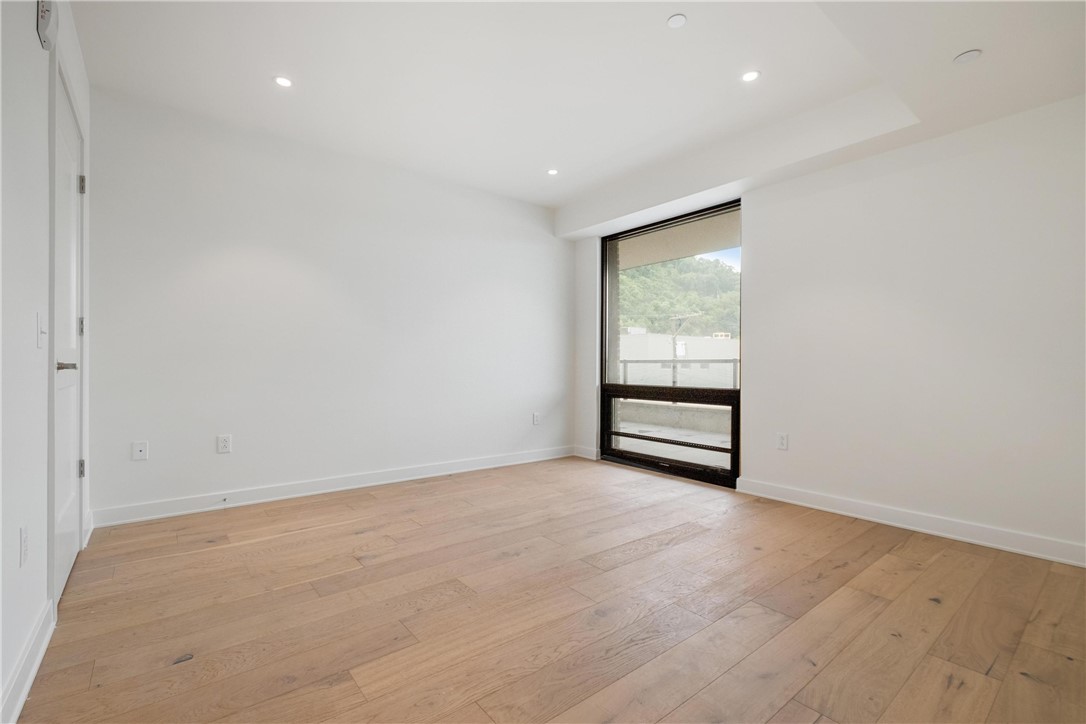 2330 Penn Ave 303