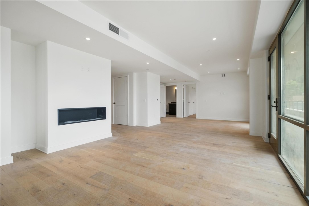 2330 Penn Ave 303