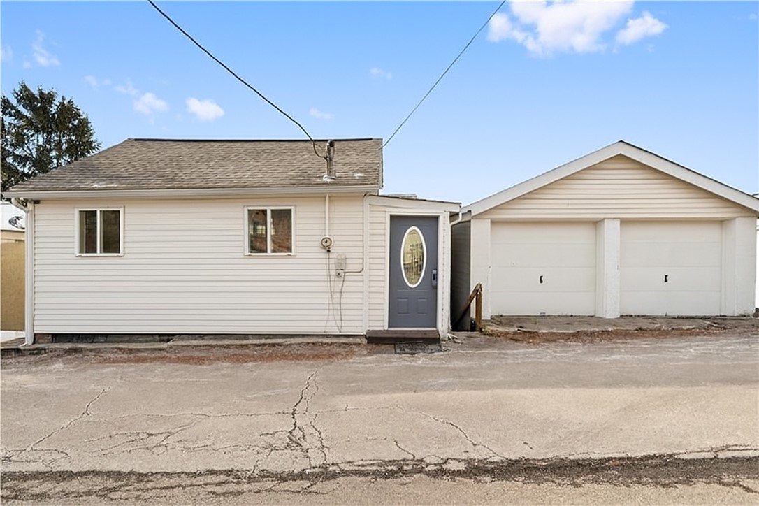 733 Peach Alley
