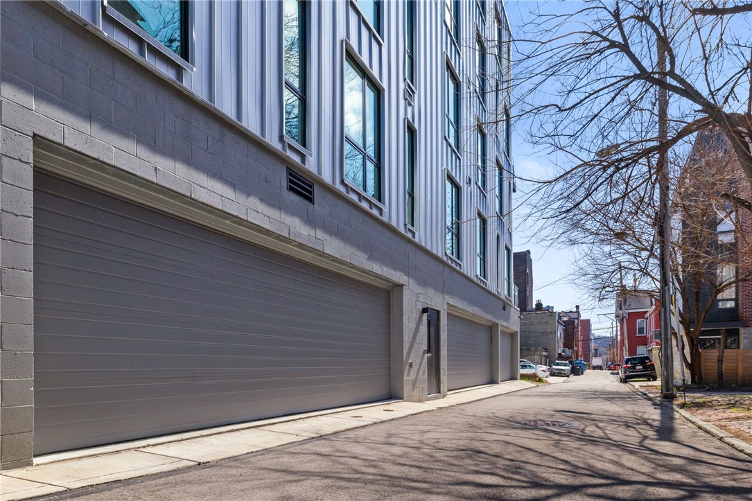 3725 Butler St 406