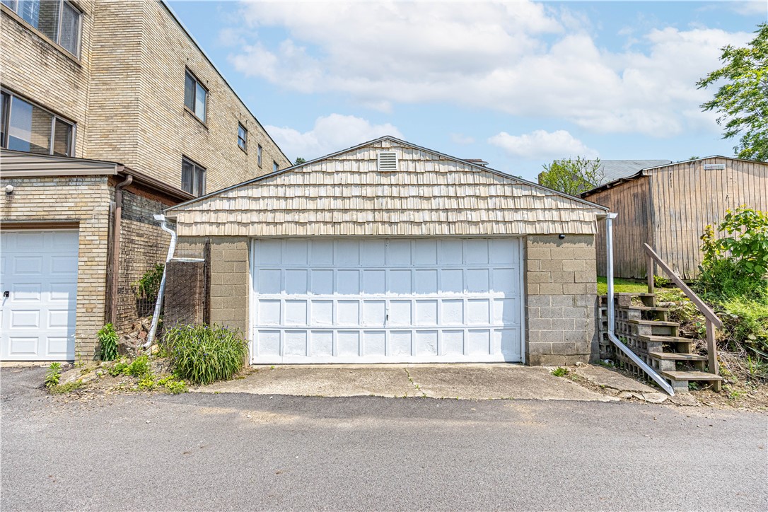 359 Pershing Dr