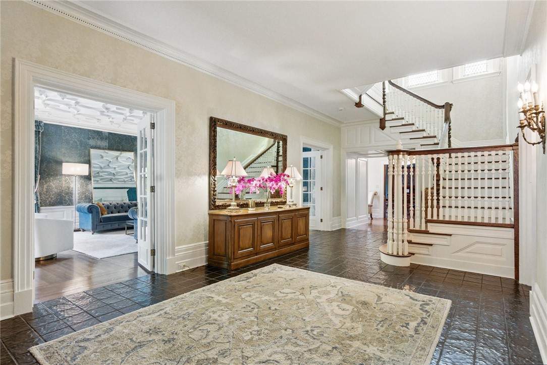 5135 Ellsworth Avenue