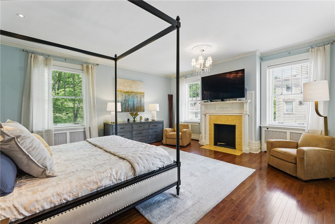 5135 Ellsworth Avenue