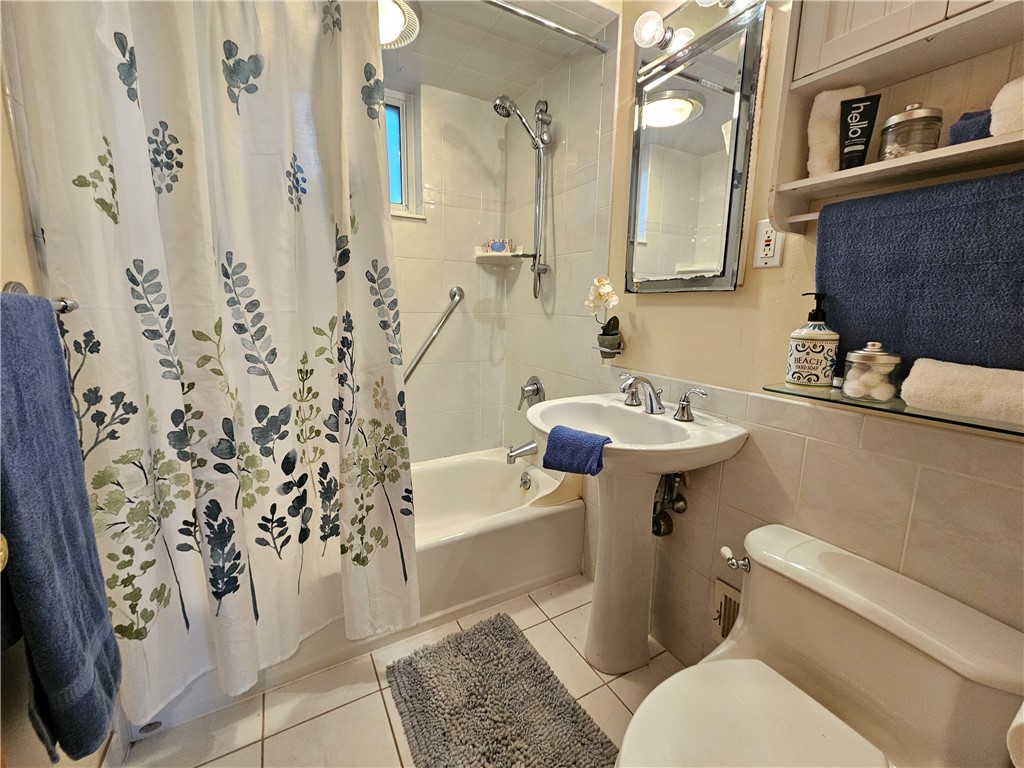 468 Lois Dr