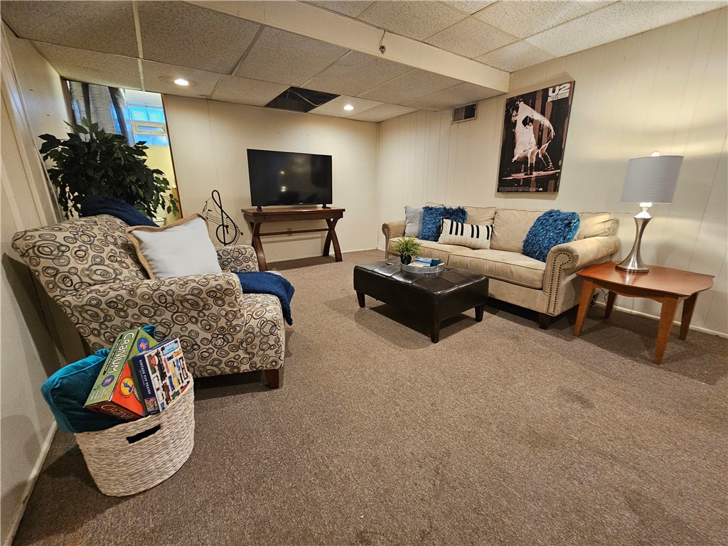 468 Lois Dr