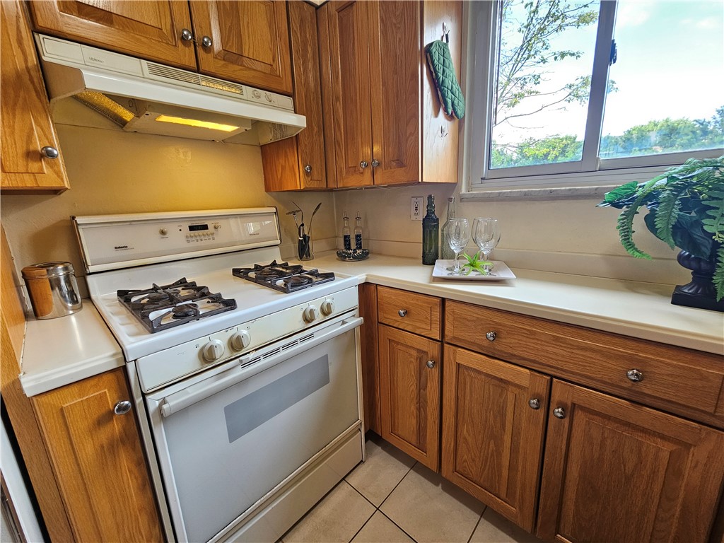 468 Lois Dr