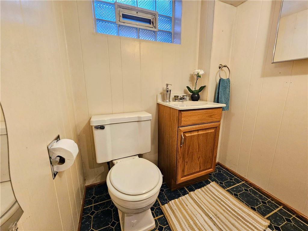 468 Lois Dr