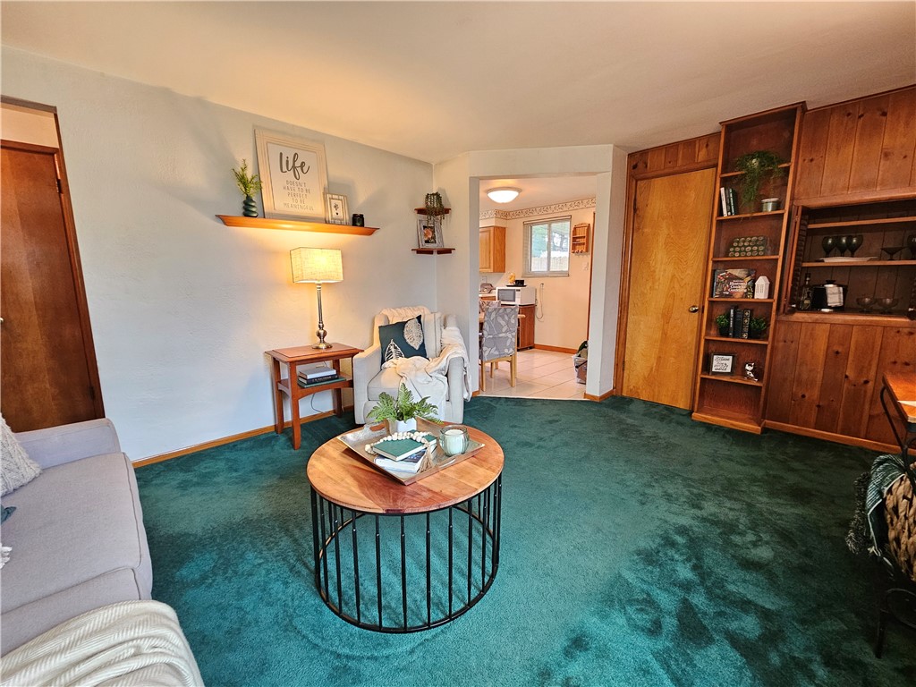 468 Lois Dr
