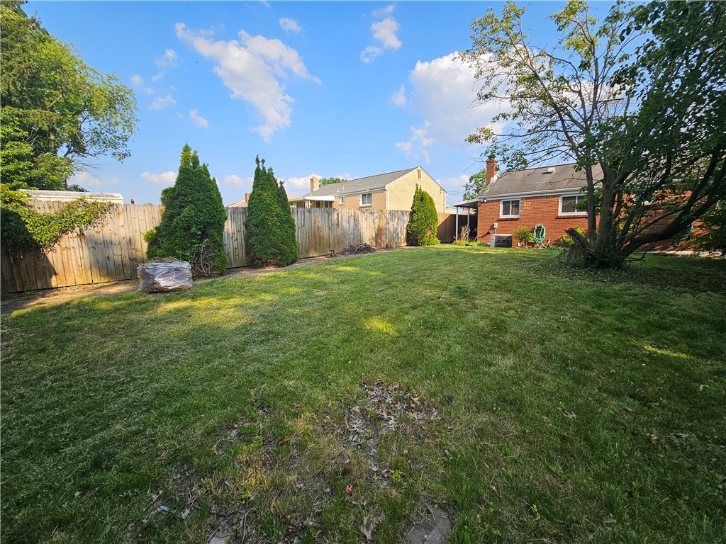 468 Lois Dr