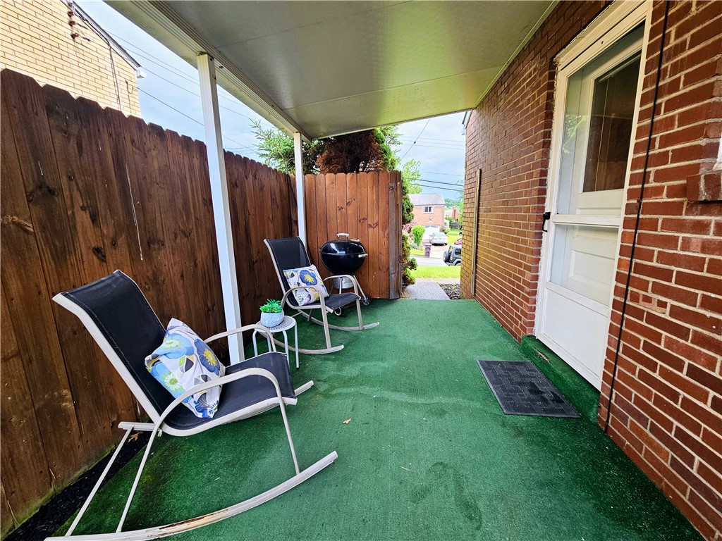 468 Lois Dr