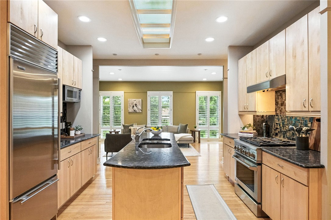 140 N Woodland Rd