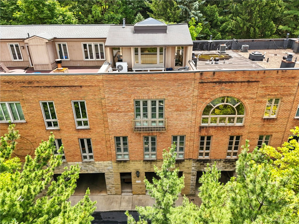 140 N Woodland Rd