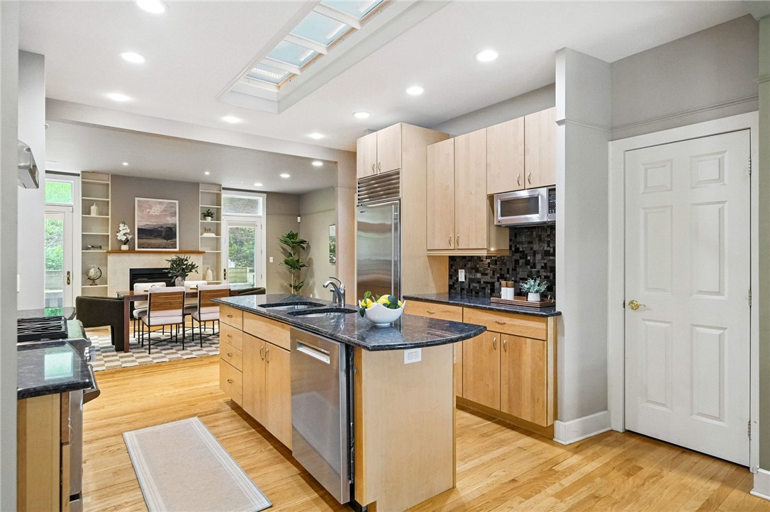 140 N Woodland Rd