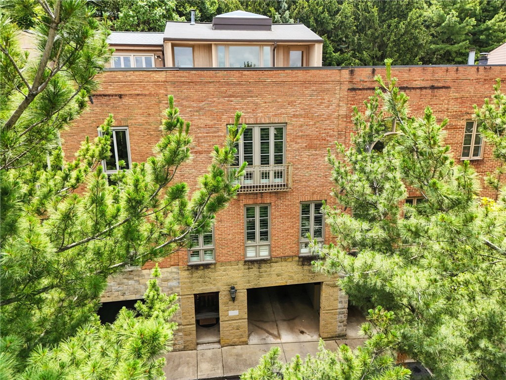140 N Woodland Rd