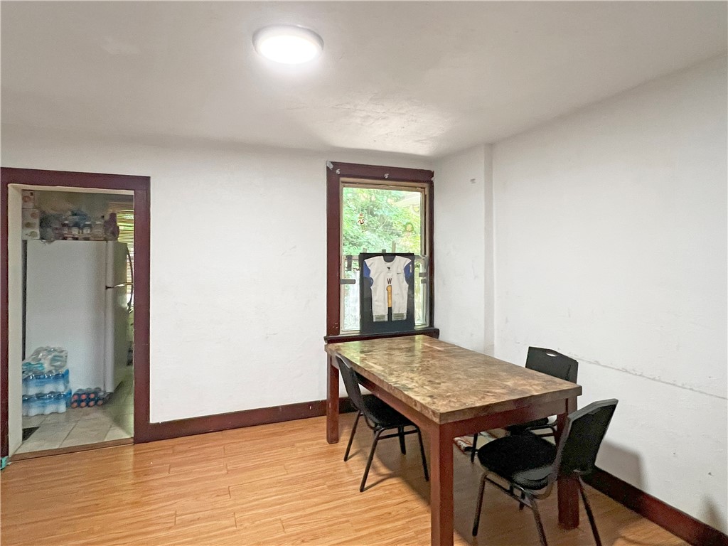 2241 1/2 Hawthorne Ave