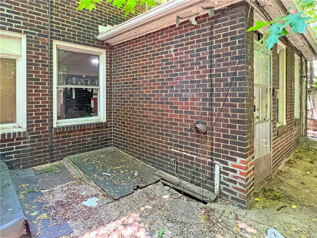 2241 1/2 Hawthorne Ave