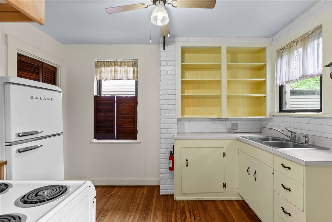 208 E 19th Ave