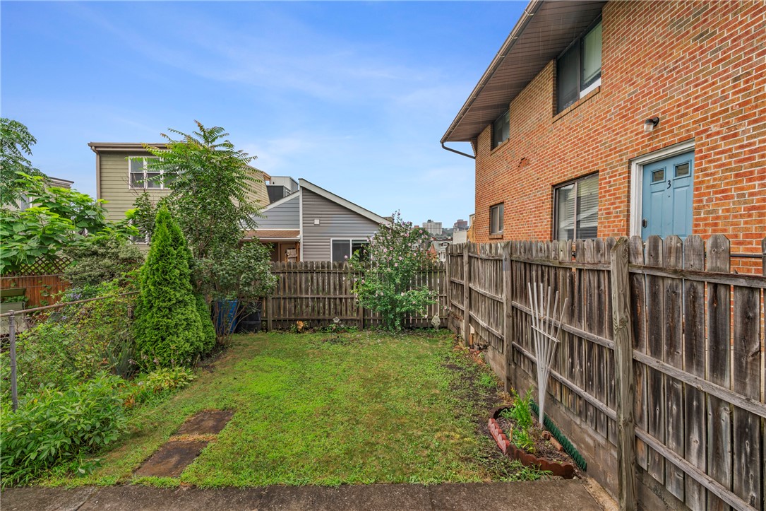 1113 Mary Ann St
