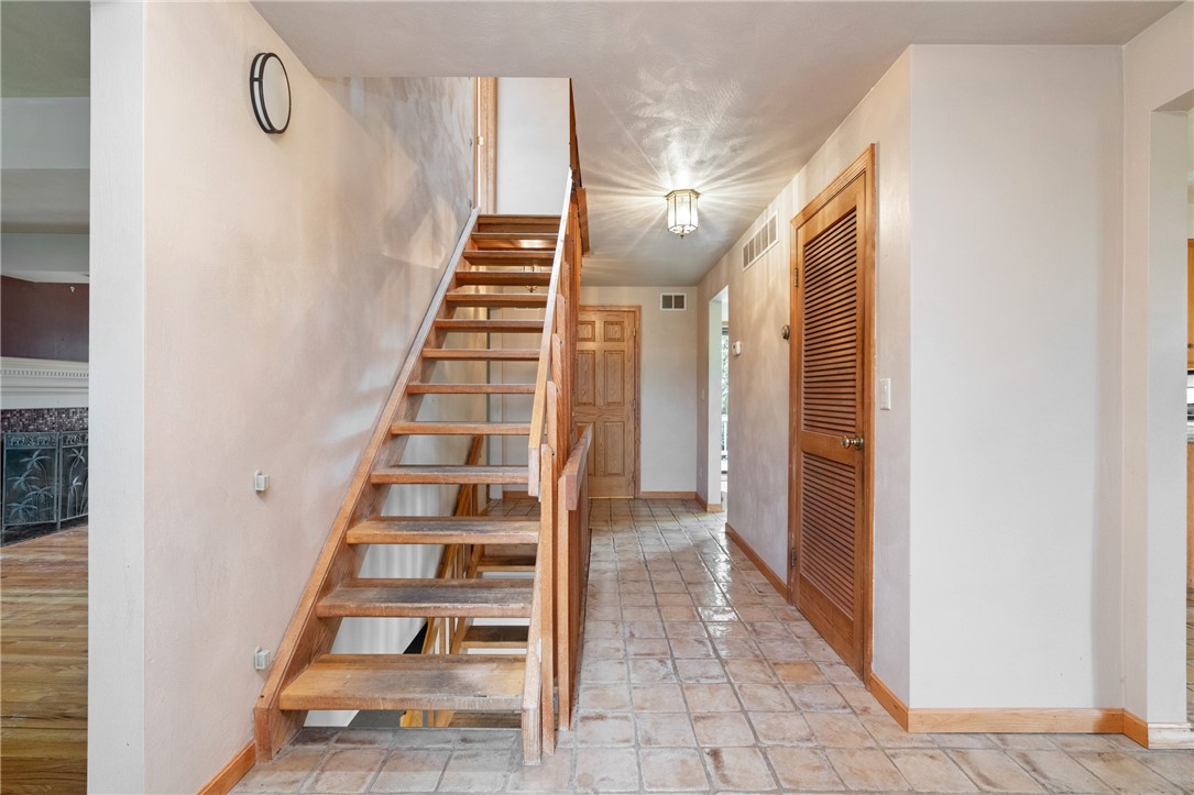 221 Summit Dr