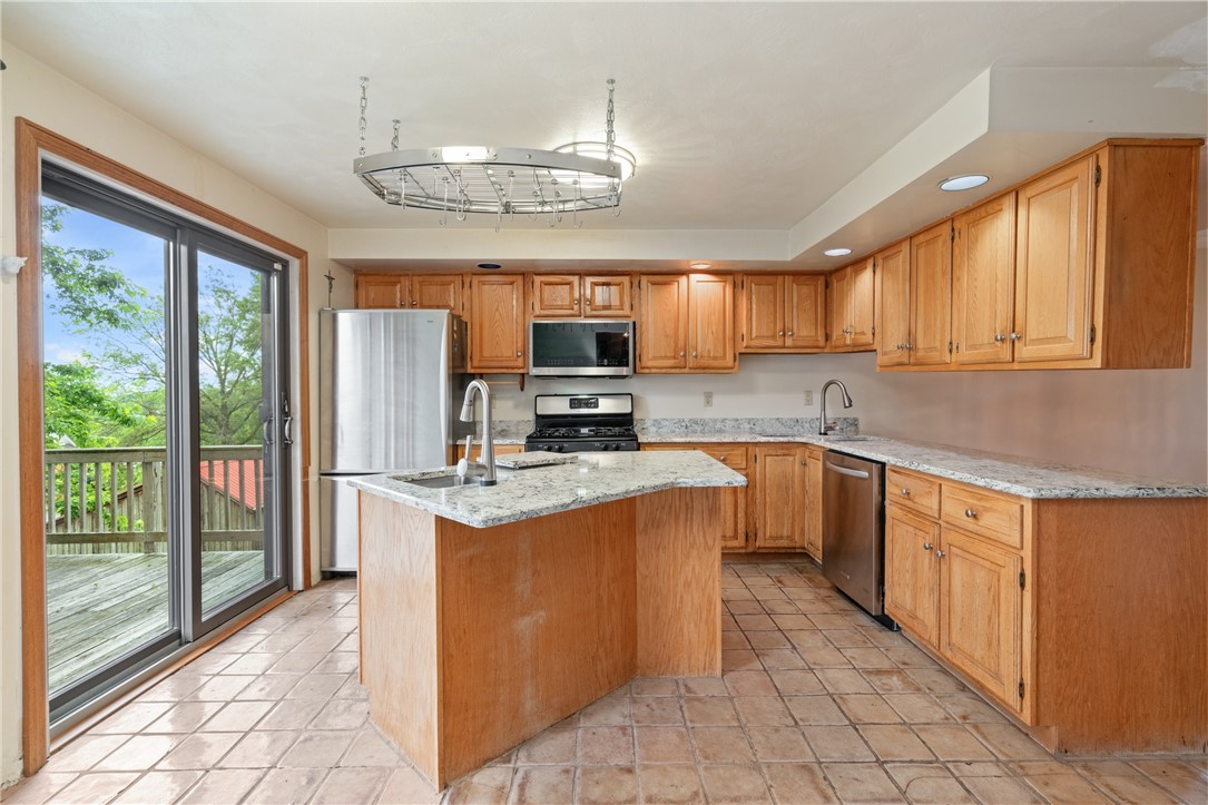 221 Summit Dr