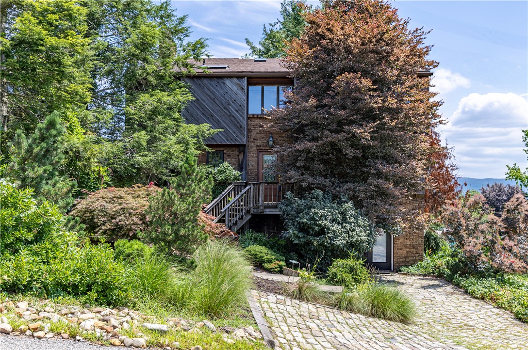 221 Summit Dr