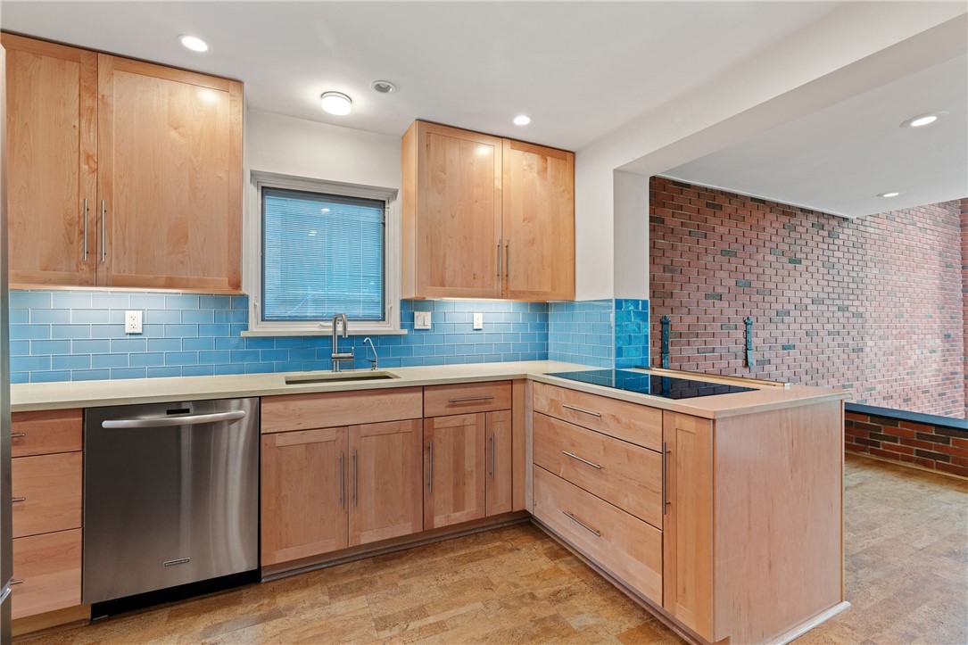 943 Wellesley Rd