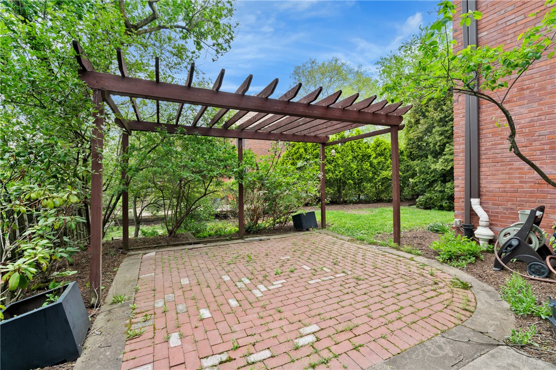 943 Wellesley Rd