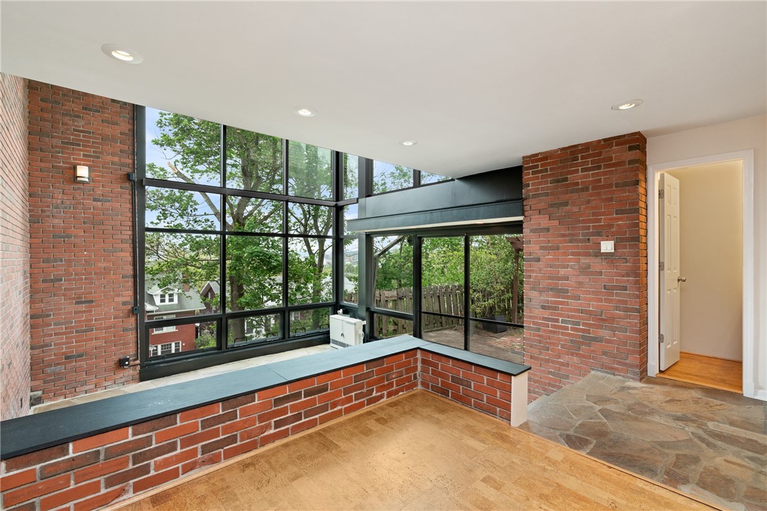 943 Wellesley Rd