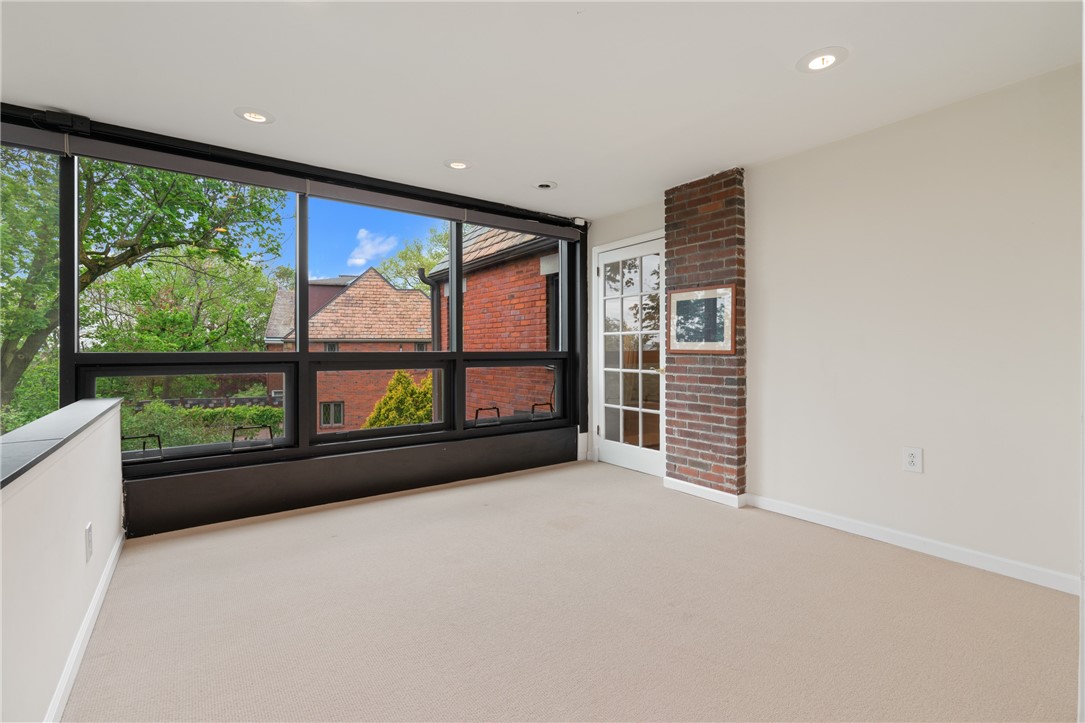 943 Wellesley Rd