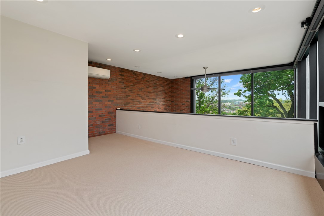 943 Wellesley Rd