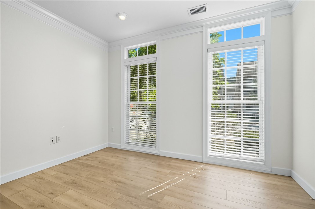 204 Park Square Lane