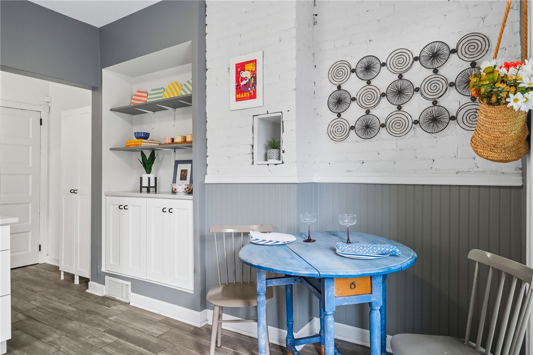 826 E Hutchinson Ave