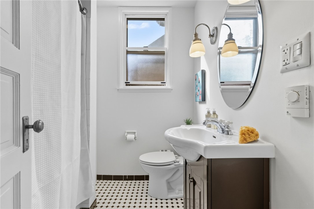 826 E Hutchinson Ave