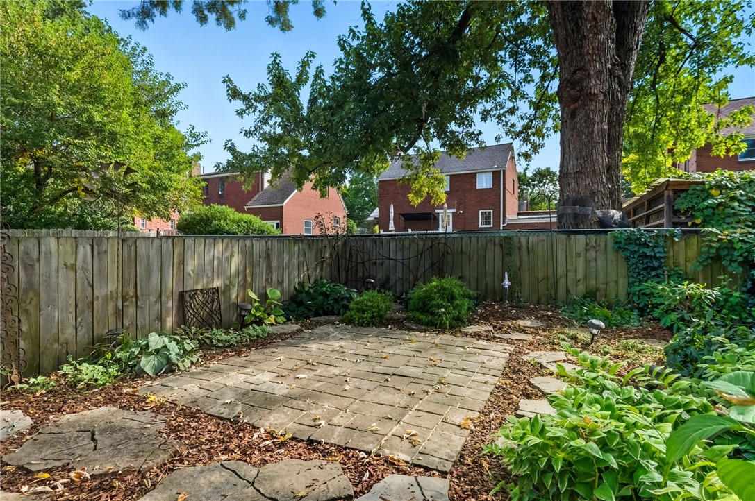 826 E Hutchinson Ave