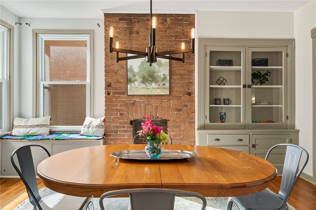 826 E Hutchinson Ave