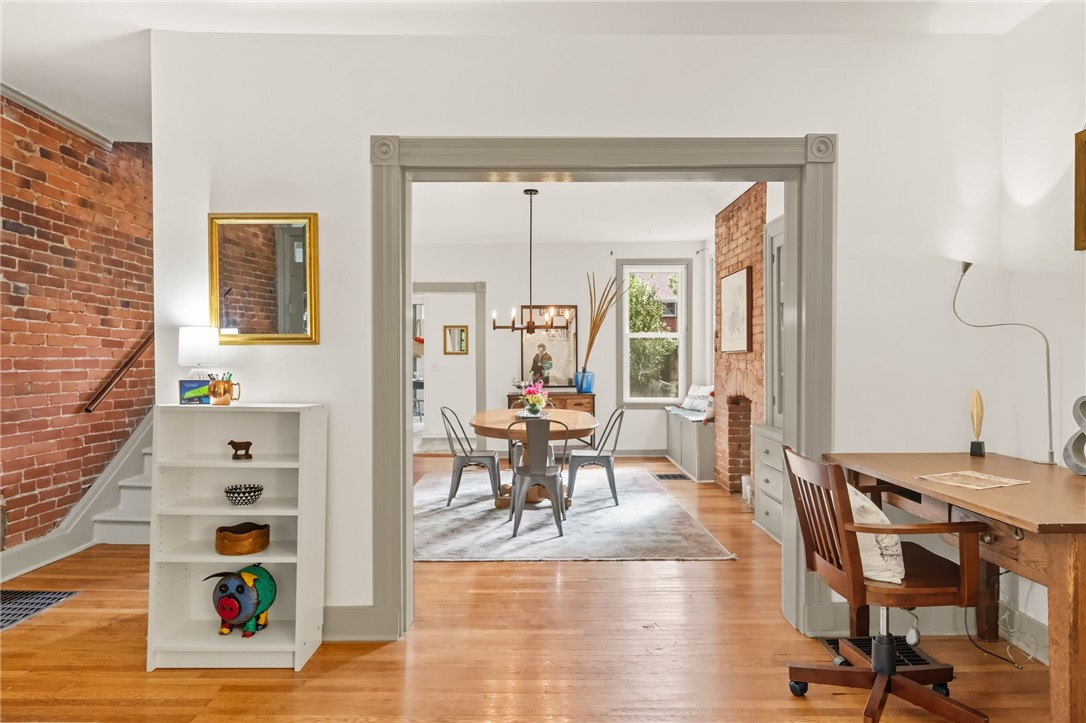 826 E Hutchinson Ave