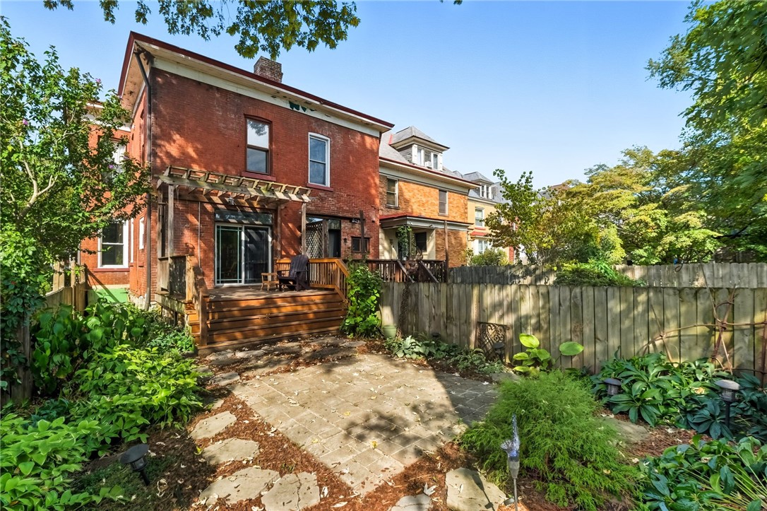 826 E Hutchinson Ave