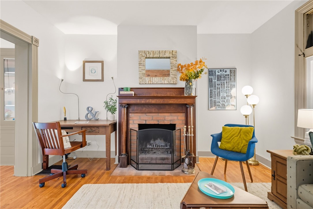 826 E Hutchinson Ave