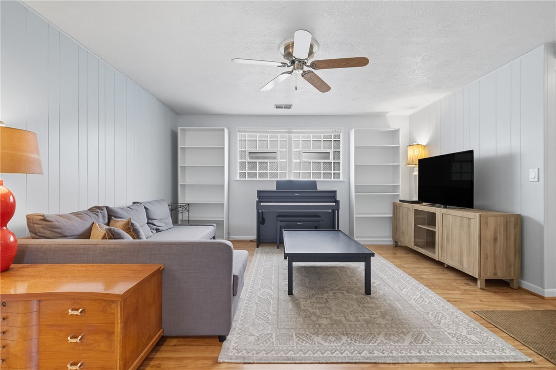 106 Kings Point Rd