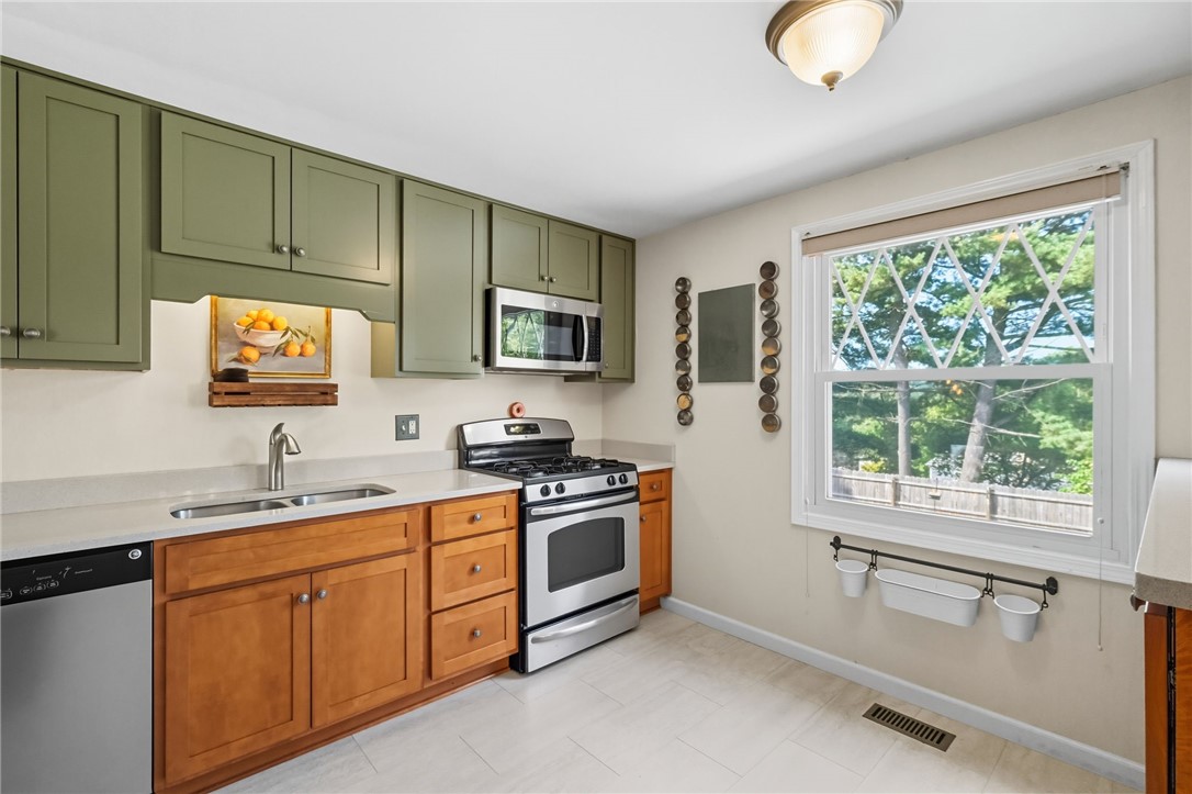 106 Kings Point Rd