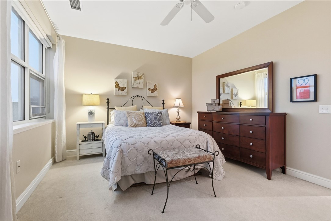 5570 CentreAvenue 400