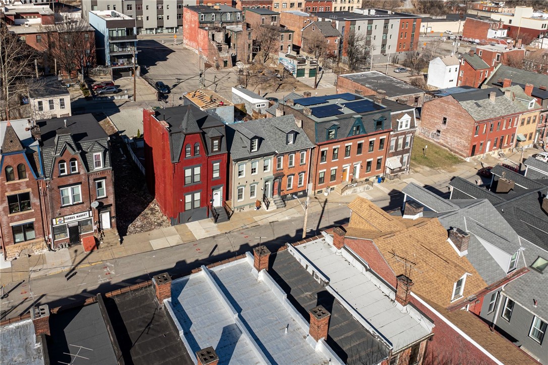 2011 Forbes Ave