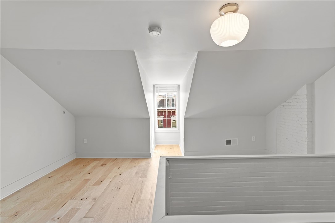 2011 Forbes Ave